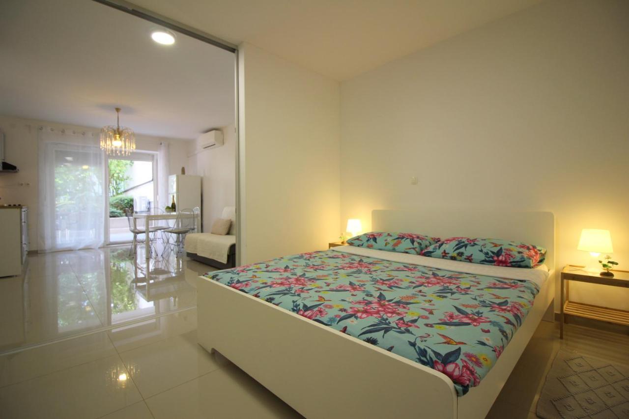 Modern Apartment Zen With Private Garden Poreč Eksteriør billede