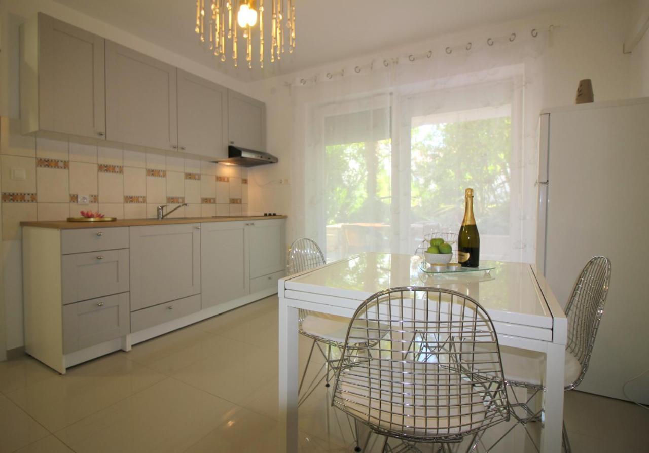 Modern Apartment Zen With Private Garden Poreč Eksteriør billede
