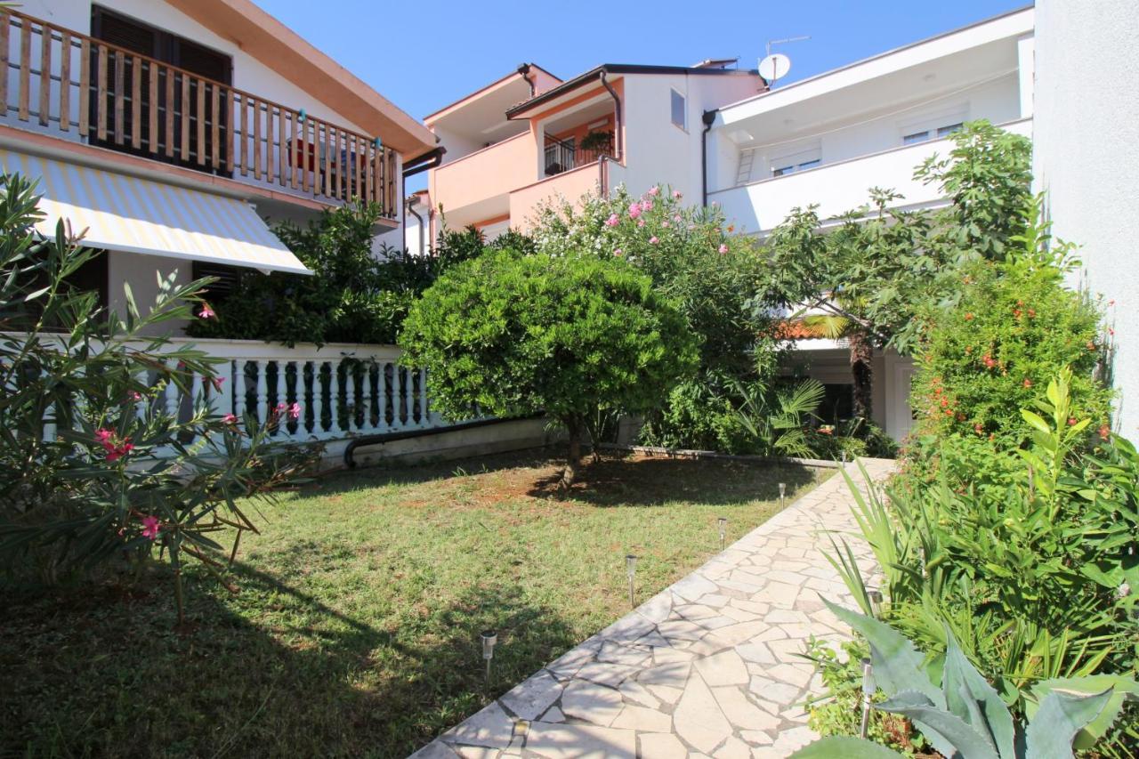 Modern Apartment Zen With Private Garden Poreč Eksteriør billede