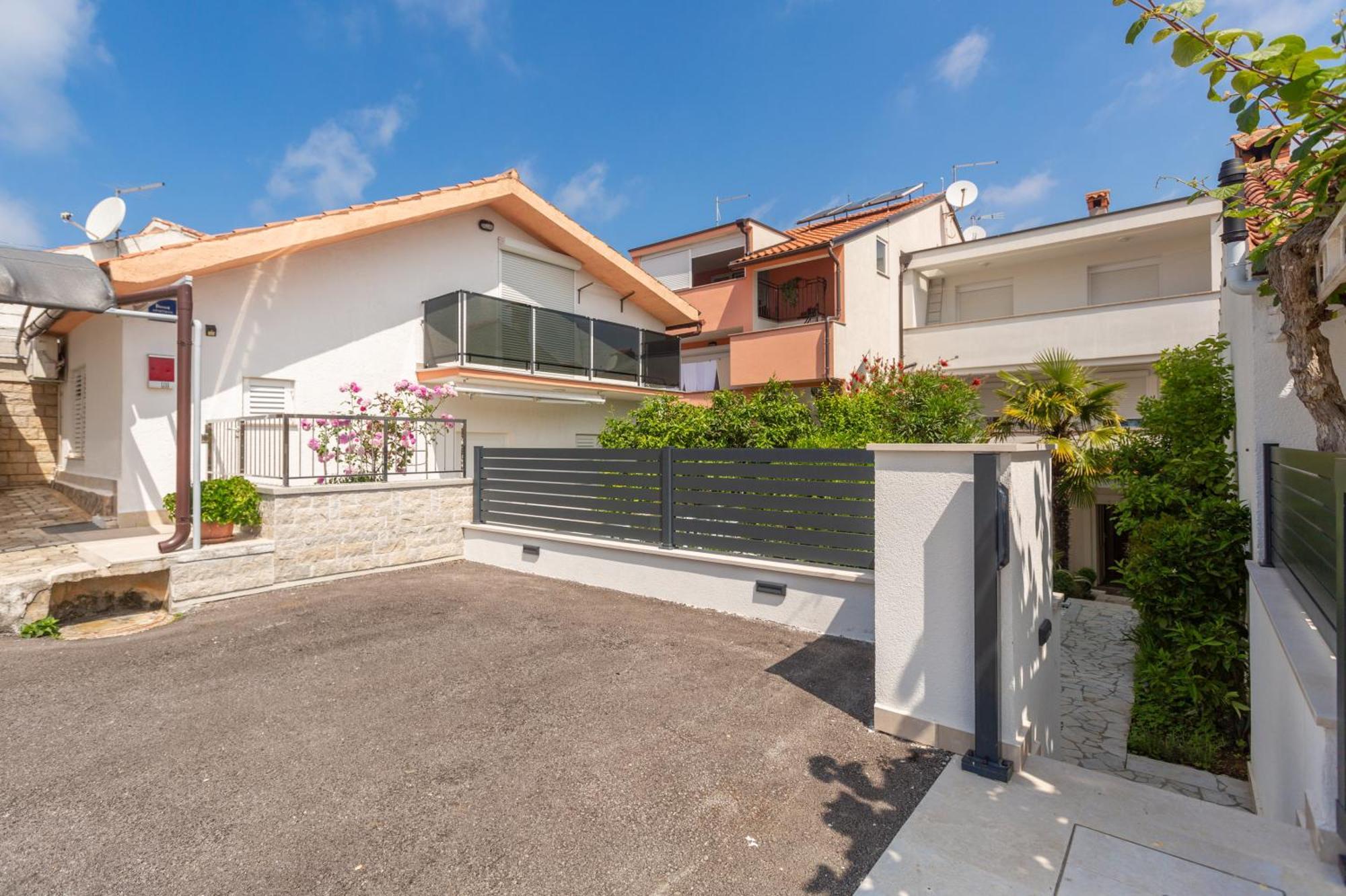 Modern Apartment Zen With Private Garden Poreč Eksteriør billede