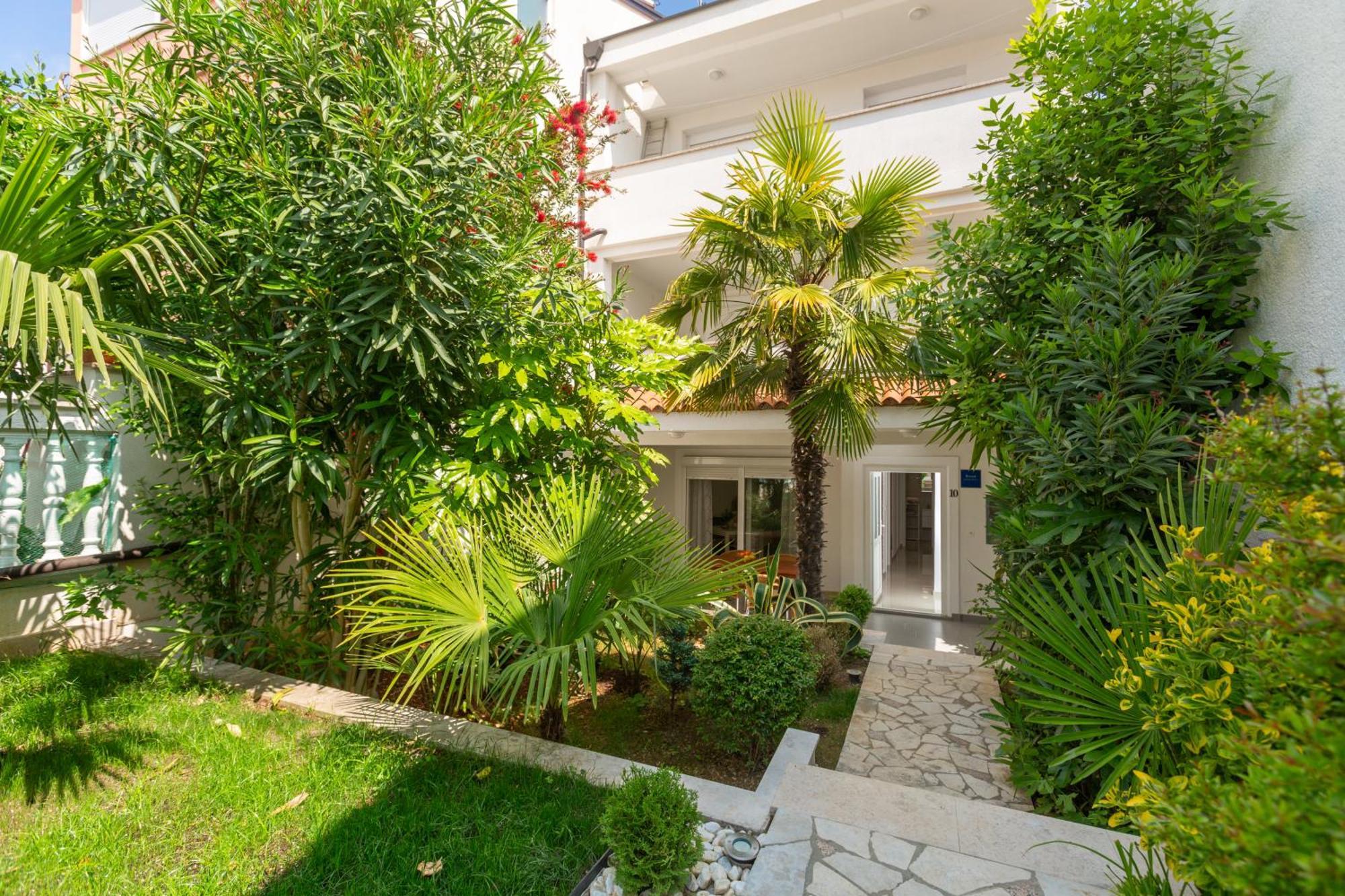 Modern Apartment Zen With Private Garden Poreč Eksteriør billede