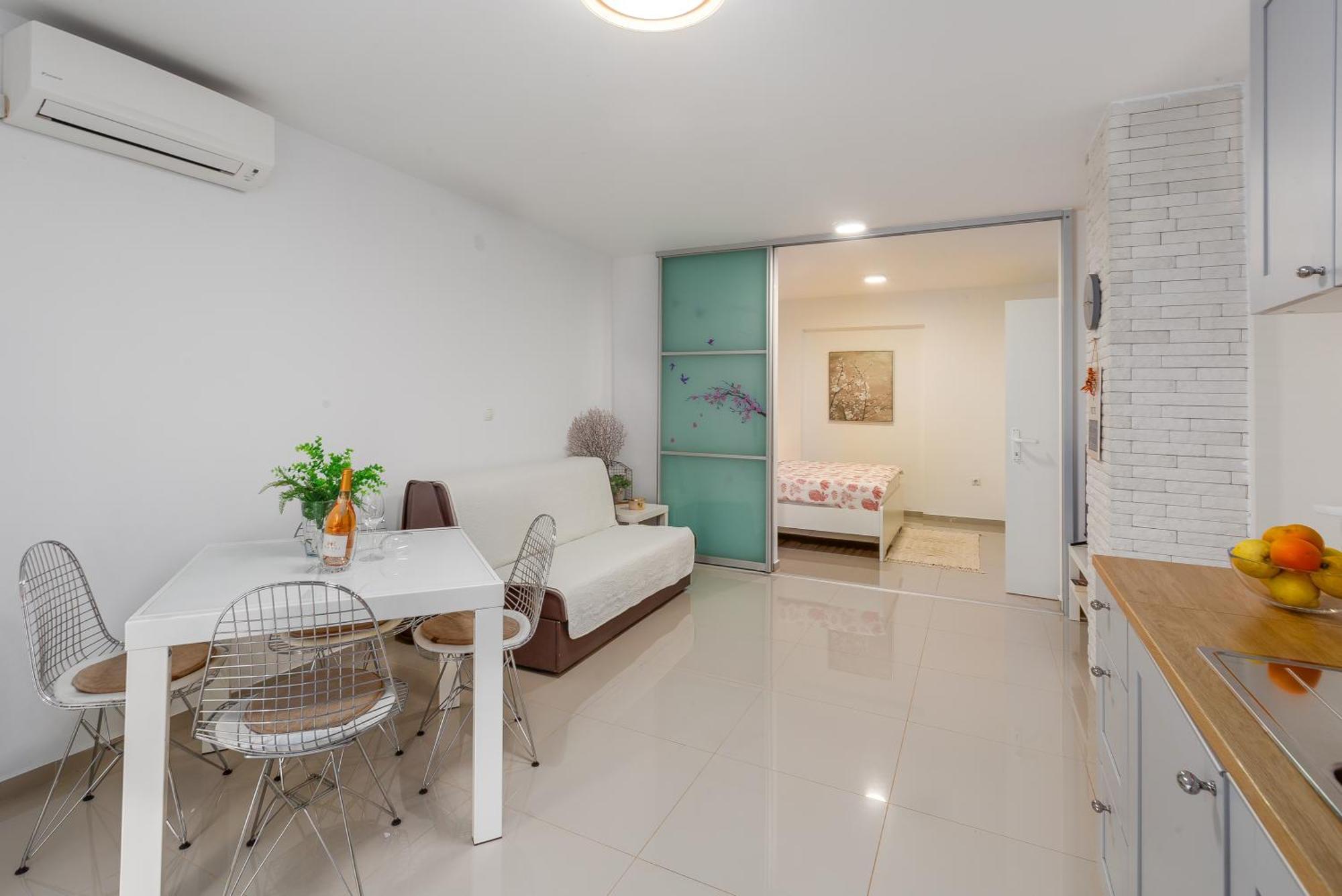 Modern Apartment Zen With Private Garden Poreč Eksteriør billede