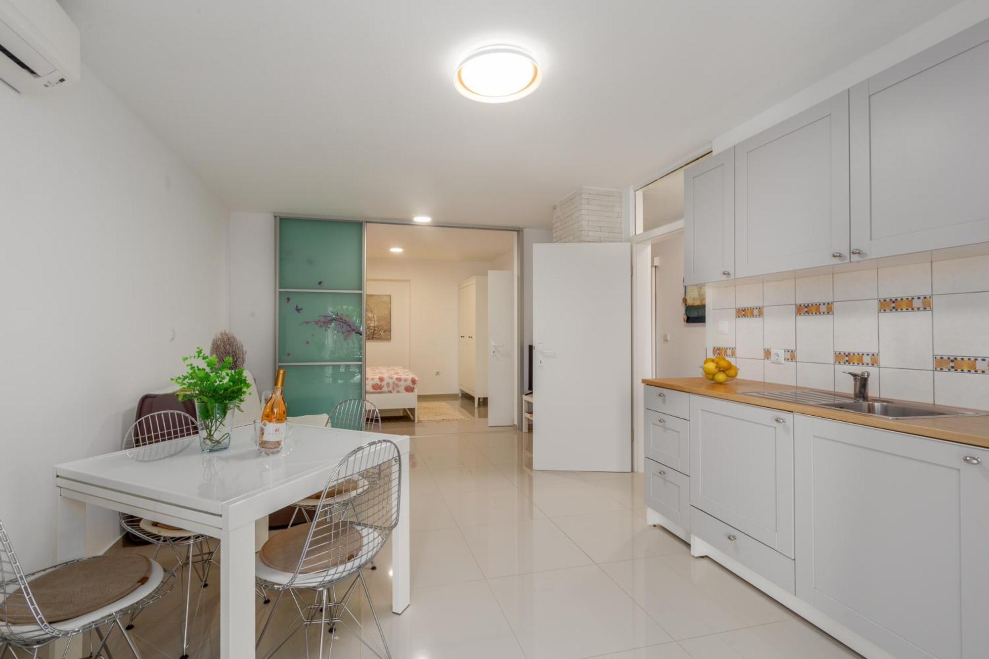 Modern Apartment Zen With Private Garden Poreč Eksteriør billede