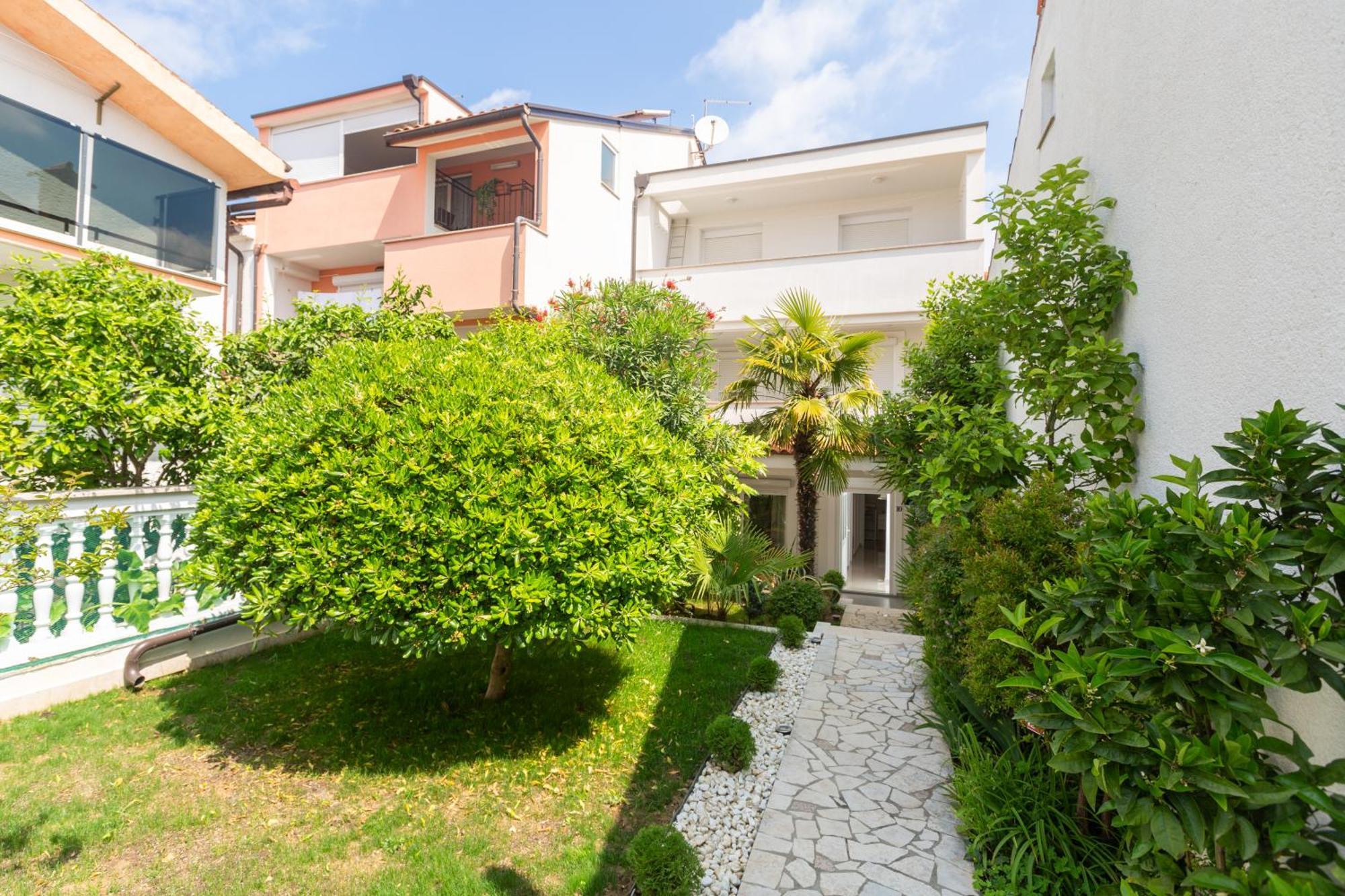 Modern Apartment Zen With Private Garden Poreč Eksteriør billede