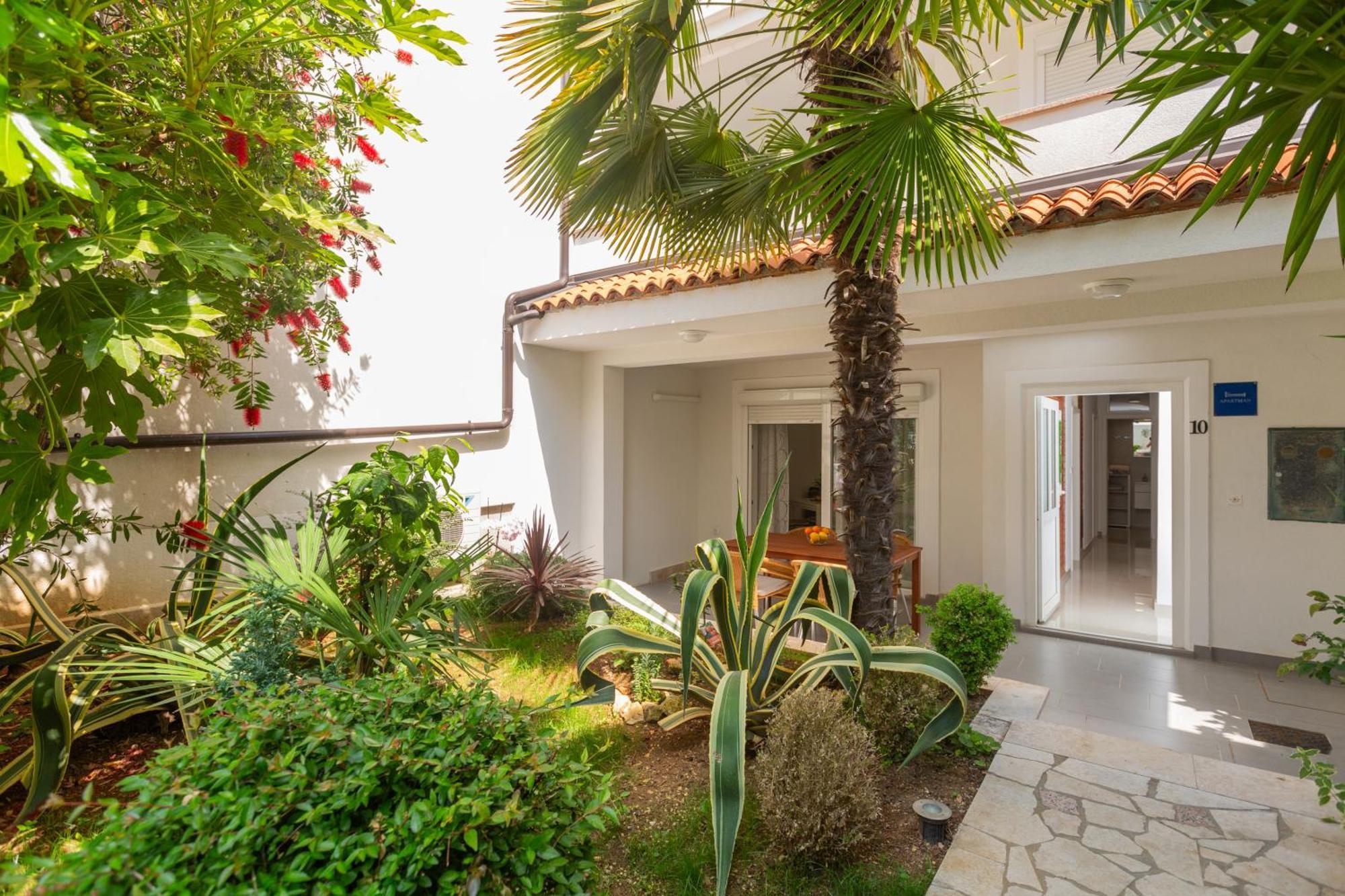 Modern Apartment Zen With Private Garden Poreč Eksteriør billede